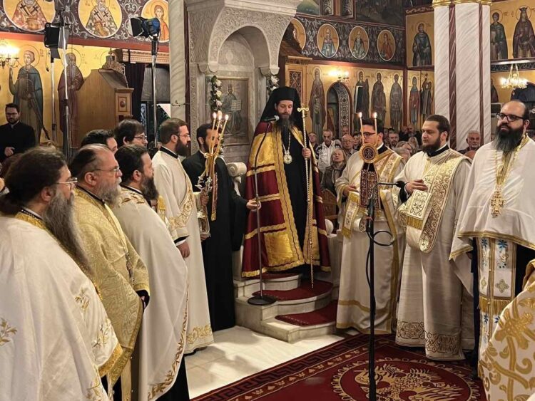 Πολυαρχιερατικός Εσπερινός Συνάξεως Παναγίας Βουρλιώτισσας και υποδοχή Τιμίου Ξύλου στη Ν. Φιλαδέλφεια