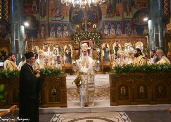 Λαμπρό Πολυαρχιερατικό Συλλείτουργο με τη συμμετοχή 10 Αρχιερέων στη Λαμία για τα ονομαστήρια του Μητροπολίτη Φθιώτιδος κ. Συμεών