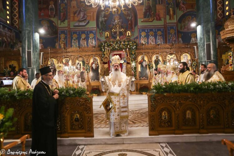 Λαμπρό Πολυαρχιερατικό Συλλείτουργο με τη συμμετοχή 10 Αρχιερέων στη Λαμία για τα ονομαστήρια του Μητροπολίτη Φθιώτιδος κ. Συμεών