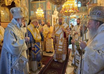 Αρχιερατικό Συλλείτουργο στο Βασιλικό και μνημόσυνα των γονέων του Μητροπολίτη Χαλκίδος