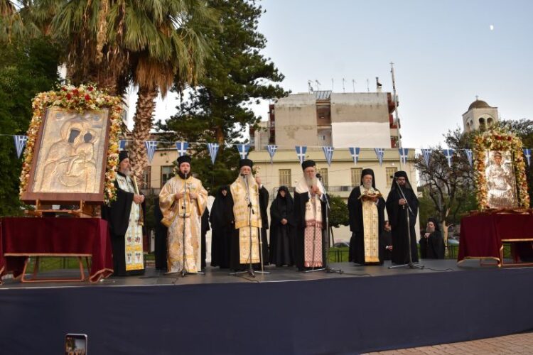 ΣΥΓΚΙΝΗΤΙΚΗ Η ΥΠΟΔΟΧΗ ΤΗΣ ΠΑΝΑΓΙΑΣ «ΕΙΚΟΣΙΦΟΙΝΙΣΣΑΣ» ΣΤΗ ΧΑΛΚΙΔΑ