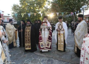 Η Ελάτεια υποδέχθηκε την Τιμία Κάρα του Αγίου Παρθενίου