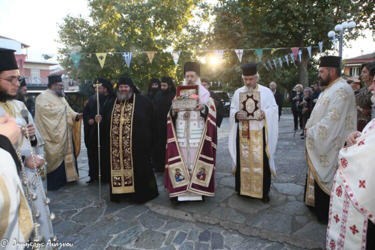 Η Ελάτεια υποδέχθηκε την Τιμία Κάρα του Αγίου Παρθενίου